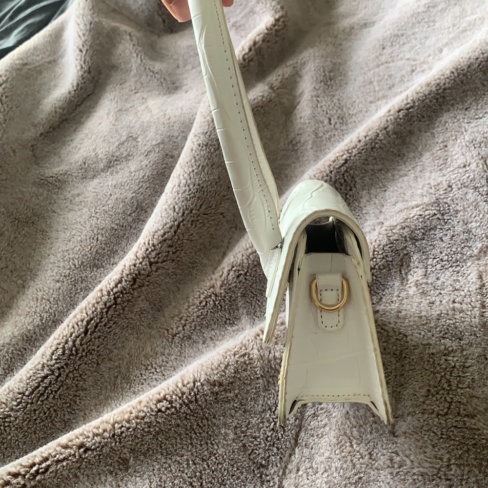 White purse - Picture 3 of 5